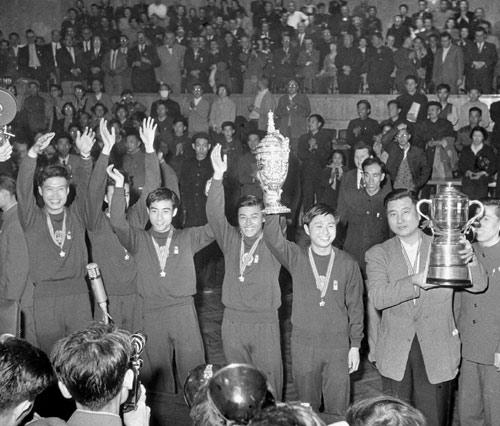 1961年中国男子乒乓球队在第26届世界乒乓球锦标赛男子团体比赛中夺得男子团体世界冠军