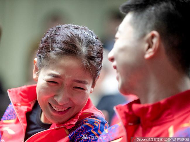 马龙、刘诗雯出席世界杯抽签仪式