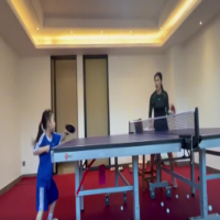王楠女儿刻苦训练乒乓球，台上一分钟，台下十年功 