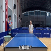 陈康宁教练：上单重心要倚到右屁股和右腿上，光上不行，为何要有重心呢？