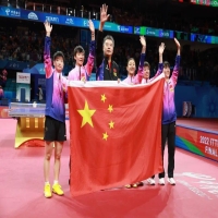 2022成都世乒赛女团决赛回放 马琳找孙颖莎合影 女乒22冠
